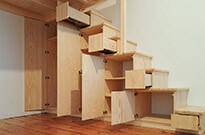 Bild 385: Hochetage mit Treppenschrank, Holz natur